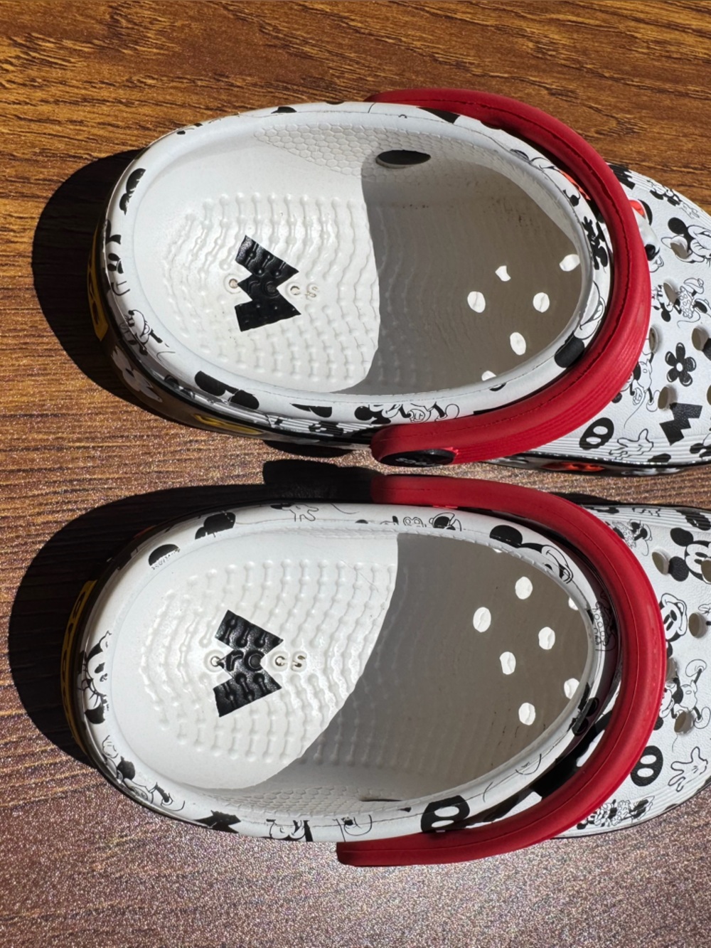 Crocs Kids C8 Mickey Mouse Clogs Red Strap White Black Slip On Shoes - Picture 3 of 5